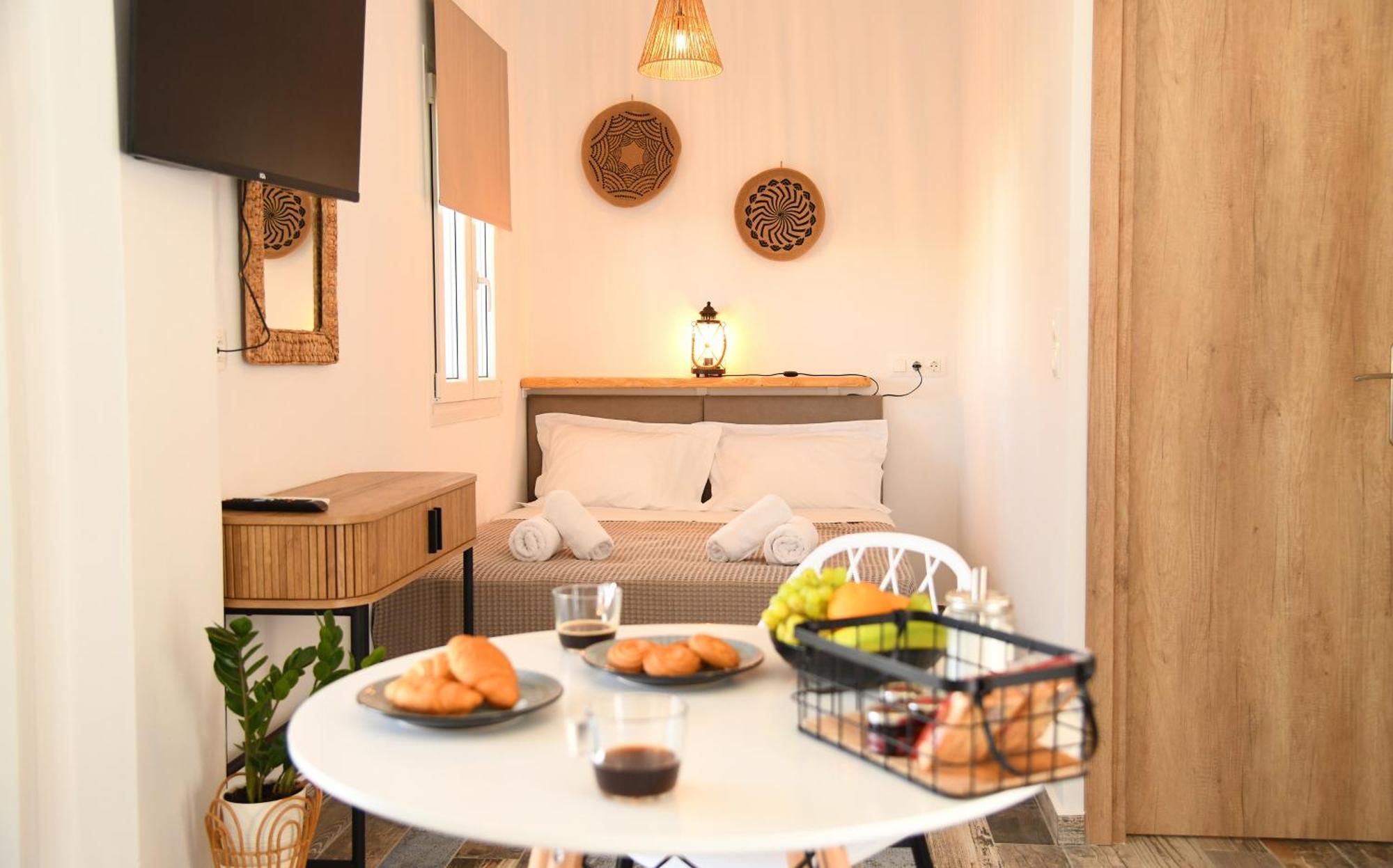 Petite Studios Batsi Batsíon Exteriér fotografie