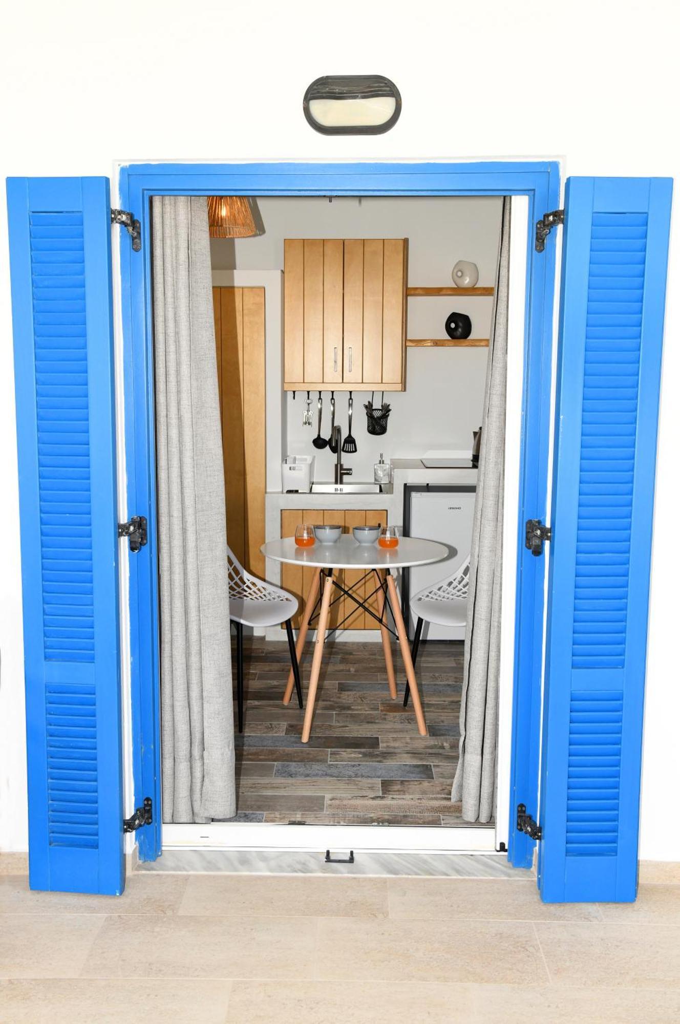 Petite Studios Batsi Batsíon Exteriér fotografie