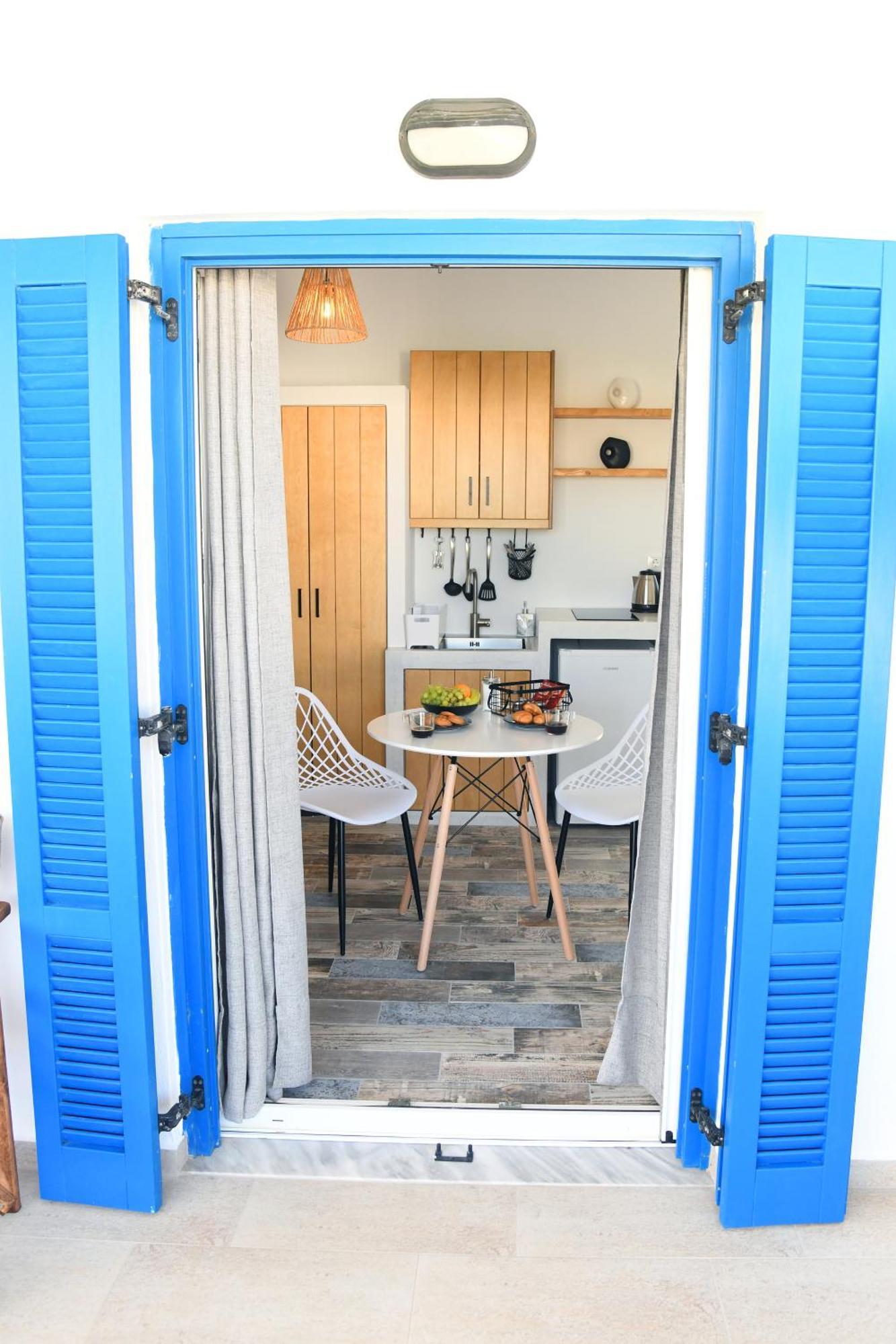 Petite Studios Batsi Batsíon Exteriér fotografie